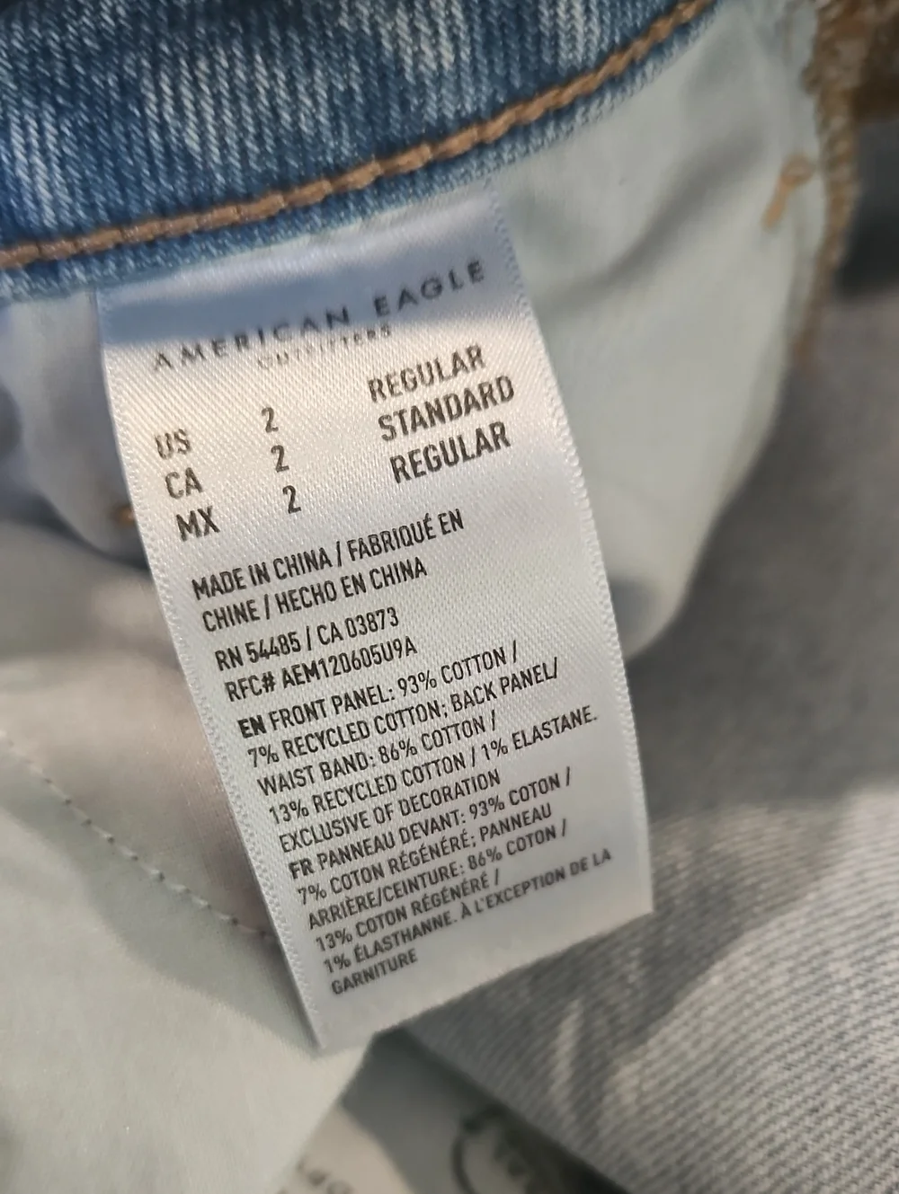 American Eagle Outfitters Light Wash High-Rise Women's Jeans. Size 2. L